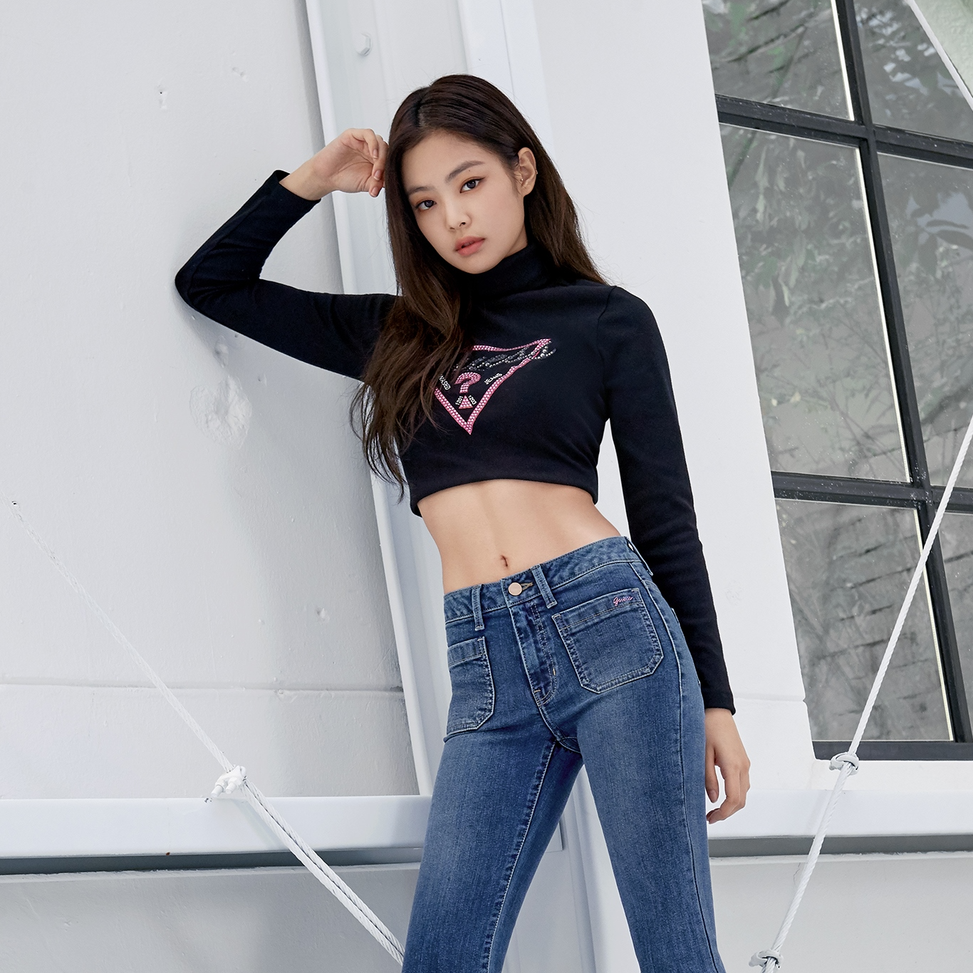 guess turtleneck crop top